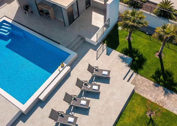 Gorgeous In Zidarici With Kitchen * Vantacici
