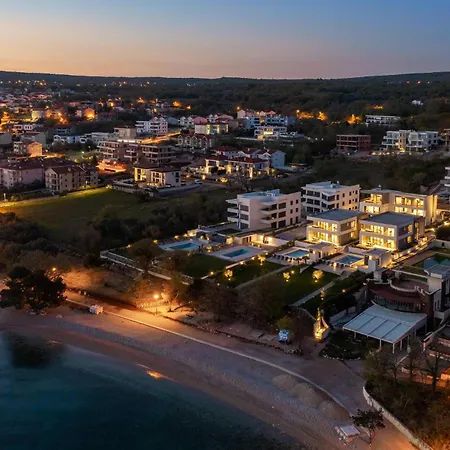 Semesterbostad Gorgeous In Zidarici With Kitchen *