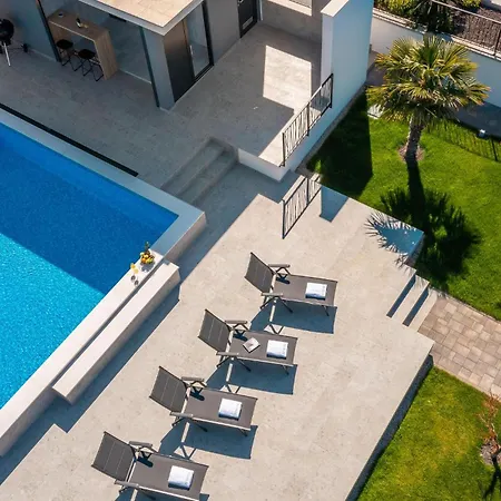 Gorgeous In Zidarici With Kitchen * Vantacici