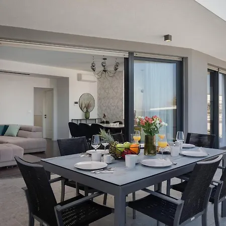 Semesterbostad Gorgeous In Zidarici With Kitchen