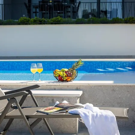 Gorgeous In Zidarici With Kitchen Semesterbostad Vantacici