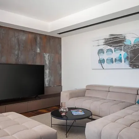 Semesterbostad Gorgeous In Zidarici With Kitchen Vantacici