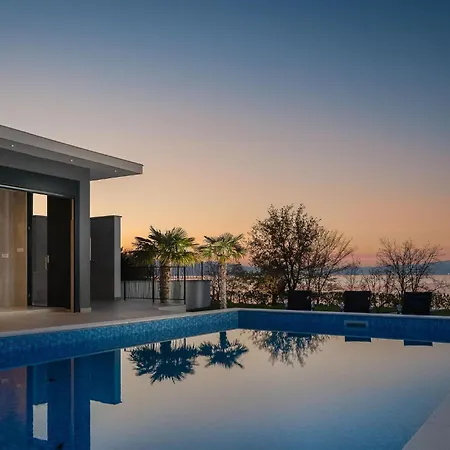 Gorgeous In Zidarici With Kitchen בית נופש ונטאצ'יצ'י