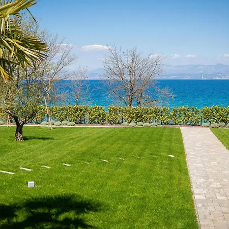 Gorgeous In Zidarici With Kitchen Holiday home